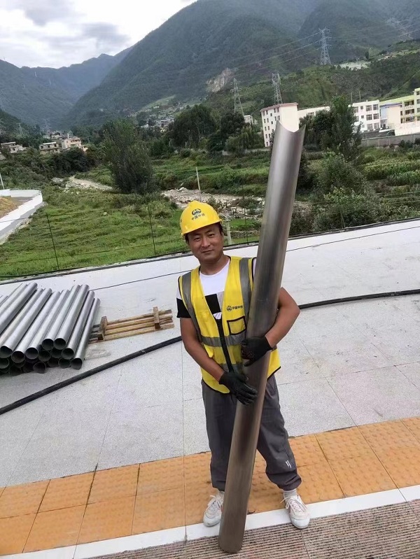 佛山市生產(chǎn)不銹鋼管廠家喜有沃助力高鐵站護(hù)欄